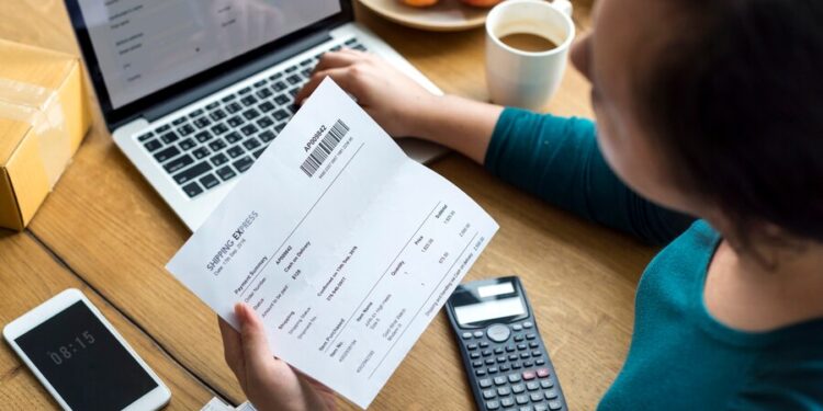 Extrato de pagamentos dos benefícios do INSS. Imagem: Freepik