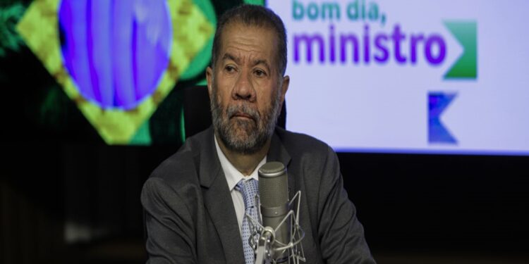 Ministro Carlos Lupi afirma que 125 mil beneficiários tiveram o auxílio-doença suspenso