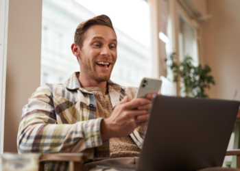 Um empréstimo aprovado na hora é um crédito que é avaliado e aprovado rapidamente, geralmente em minutos, e sem burocracia. Imagem: Freepik