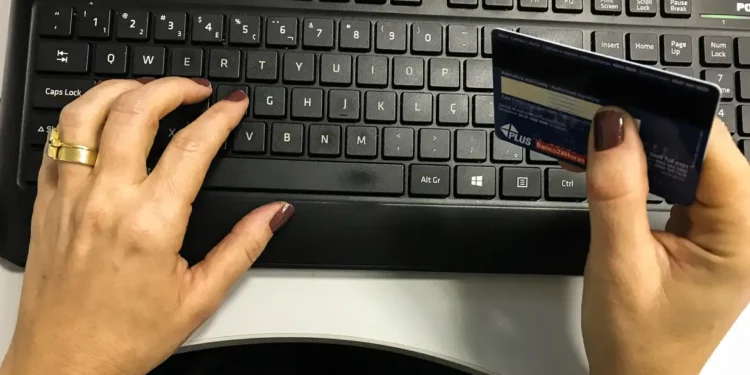 Cartão de crédito sem anuidade com condições exclusivas Bradesco