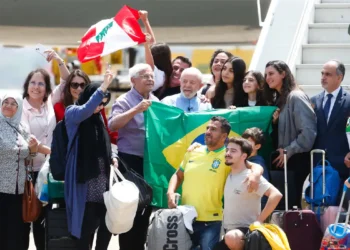 Repatriados do Líbano chegam ao Brasil e podem ser incluídos nos programa sociais