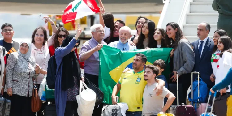 Repatriados do Líbano chegam ao Brasil e podem ser incluídos nos programa sociais
