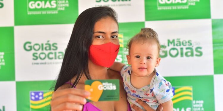 O Mães de Goiás é um apoio financeiro essencial para milhares de famílias que enfrentam dificuldades financeiras. Imagem: Governo de Goiás