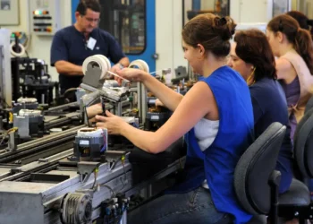 Família de crianças autistas terão jornada de trabalho reduzida