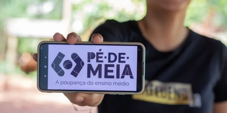 Os pagamentos do Pé de Meia são realizados em uma Conta Poupança Social Digital no CAIXA Tem, em nome do estudante beneficiado. Imagem: CadÚnico