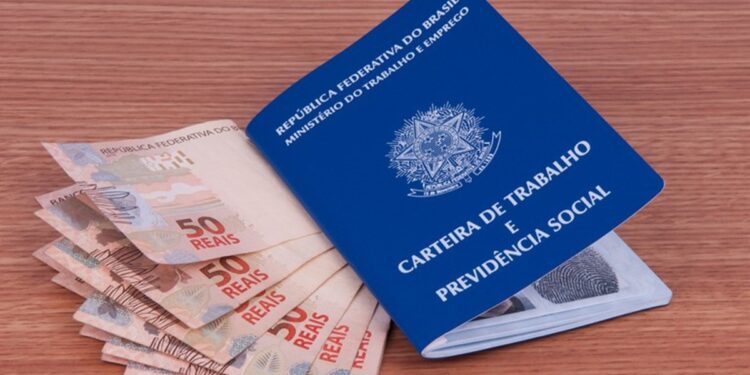 O valor do décimo terceiro salário é calculado com base no salário bruto do trabalhador. Imagem: Portal Gov.Br