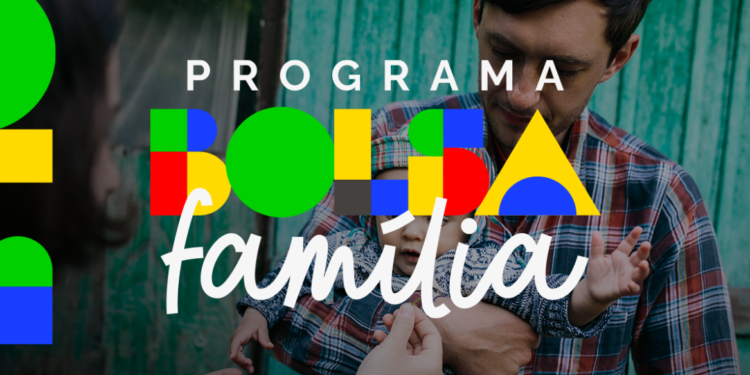 Bolsa Família: Descubra como consultar seu saldo pelo WhatsApp de forma rápida