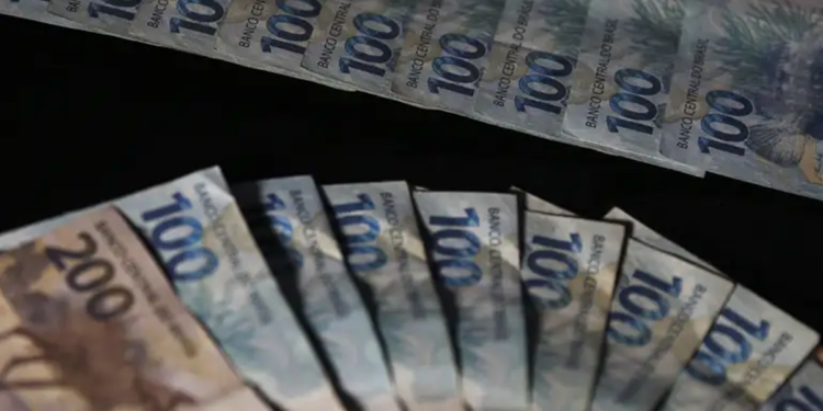 O que você faria com R$ 6.220 em sua conta agora em janeiro? Imagem: Agência Brasil