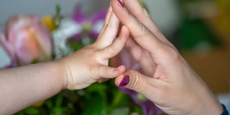 O programa prioriza mães solteiras, gestantes e mulheres responsáveis por crianças pequenas. Imagem: Agência Brasil.