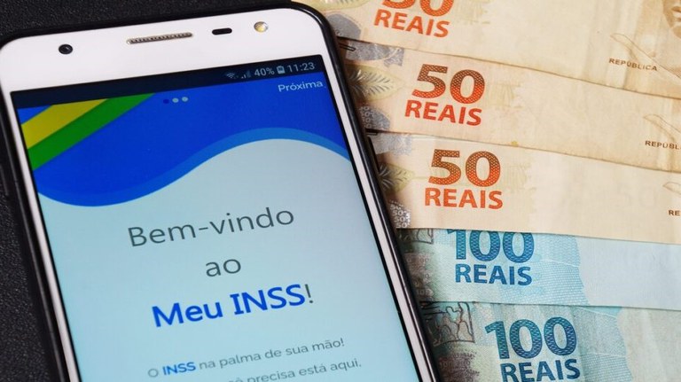 Confira informações do seu benefício por meio de aplicativos diretamente de sua casa. Imagem: Gov.br 