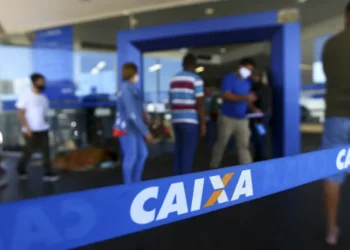 Fila de espera em Agência da Caixa. Imagem: Agência Brasil