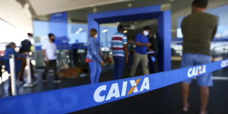 Fila de espera em Agência da Caixa. Imagem: Agência Brasil