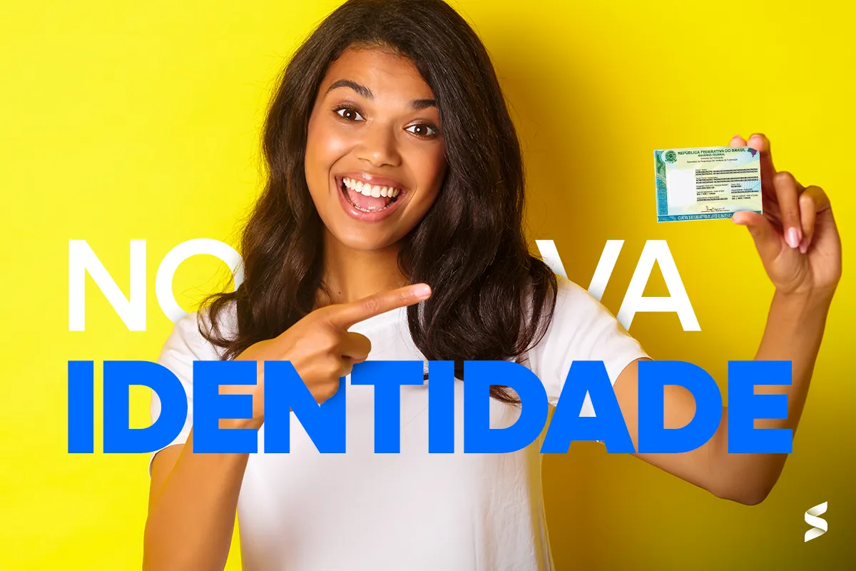 Mulher sorrindo e apontando para a nova Carteira de Identidade Nacional contra fundo amarelo.