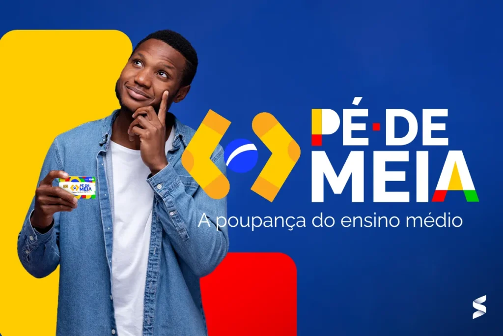 Jovem segurando o cartão do programa Pé-de-Meia e olhando pensativo para cima.