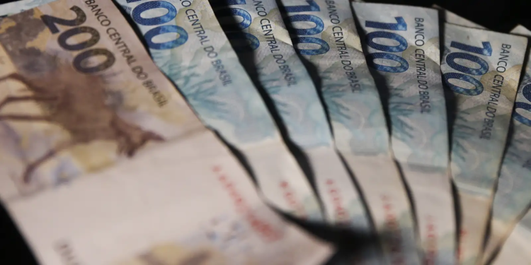 Notificação sobre o saque-aniversário do FGTS, destacando as novas datas de pagamento para trabalhadores nascidos em março.