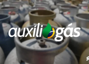 Programa Auxílio Gás representado por botijões empilhados ao fundo.