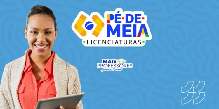 Logo do programa Pé de Meia Licenciaturas com uma mulher sorrindo e segurando um tablet.