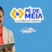 Logo do programa Pé de Meia Licenciaturas com uma mulher sorrindo e segurando um tablet.