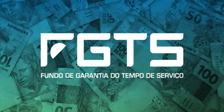 Anúncio do FGTS com cédulas de real ao fundo, destacando o saque-aniversário de maio.