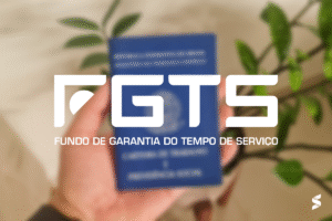 Pessoa segurando carteira de trabalho com destaque para logotipo do FGTS na tela.