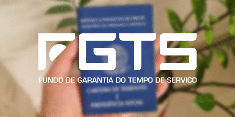 Carteira de trabalho sendo segurada com destaque para o texto FGTS e o fundo desfocado.