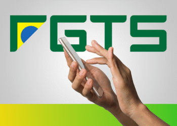 Pessoa usando celular com logo do FGTS ao fundo — antecipação do FGTS pelo Caixa Tem.