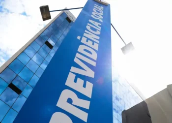 Banner do INSS, referente a ressarcimentos por fraude no benefício.