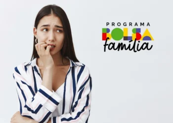 Mulher preocupada com anúncio do Bolsa Família sobre benefício extraordinário de transição em maio