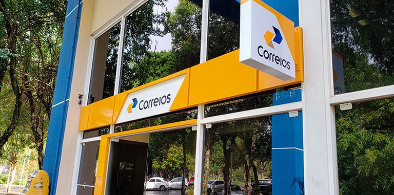 Fachada de uma agência dos Correios que oferecerá atendimento presencial para vítimas de fraudes no INSS