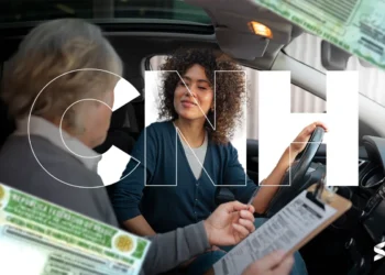 Instrutora aplicando teste prático de direção a condutora