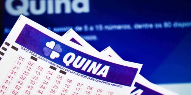 Volantes da Quina sobre fundo azul, com destaque para o logotipo da loteria.