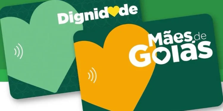 Cartões do programa Mães de Goiás com logo e detalhes em verde e amarelo, destacando benefícios financeiros.