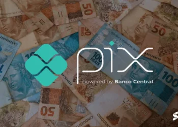 Imagem de dinheiro brasileiro e logotipo do Pix, mostrando a possibilidade de transferências rápidas e seguras via Banco Central.