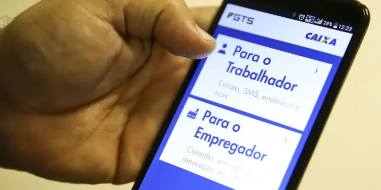 Tela do aplicativo da Caixa Econômica Federal mostrando opções para trabalhador e empregador no FGTS.
