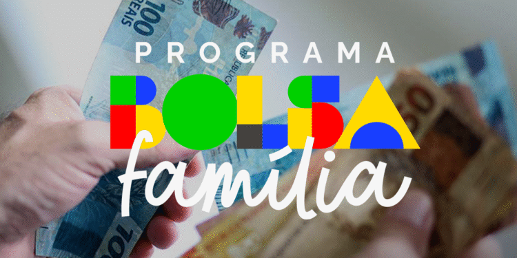 Notas de dinheiro relacionadas ao Bolsa Família, com destaque para a quantia em reais.