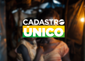 Imagem representando atualização do Cadastro Único, com mãe e filha, em contexto de ação social.