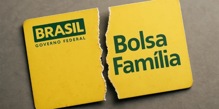 Imagem do cartão do Bolsa Família quebrado ao meio, representando a saída de 900 mil famílias do programa.