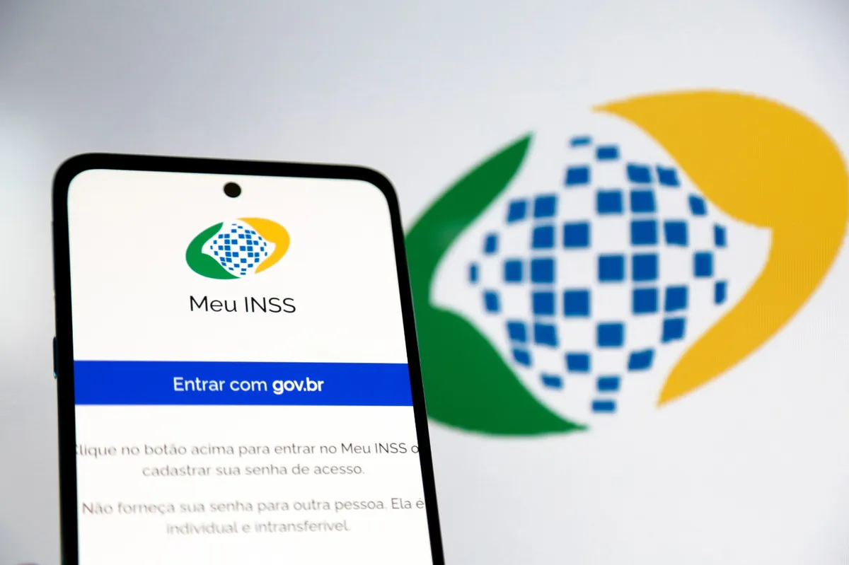 Tela do aplicativo Meu INSS, mostrando a interface de login para o atendimento digital do INSS.