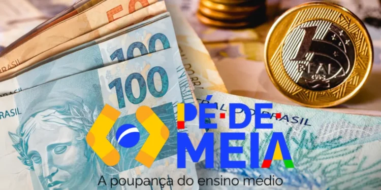 Dinheiro em reais e logo do programa Pé de Meia, com destaque para nota de R$ 100 e moeda de R$ 1.