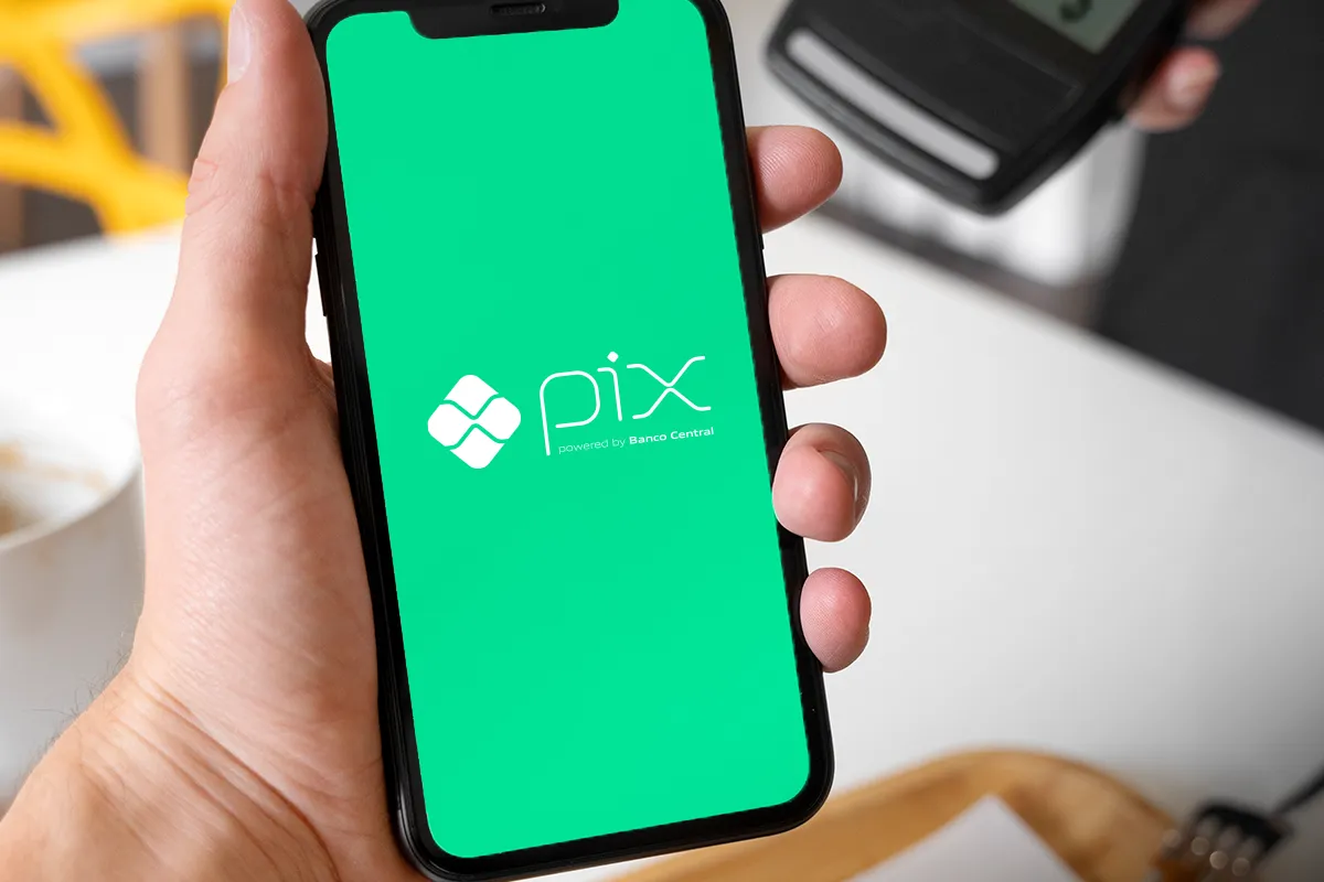 Tela de um smartphone mostrando a interface do Pix, com o logo do sistema de pagamento.