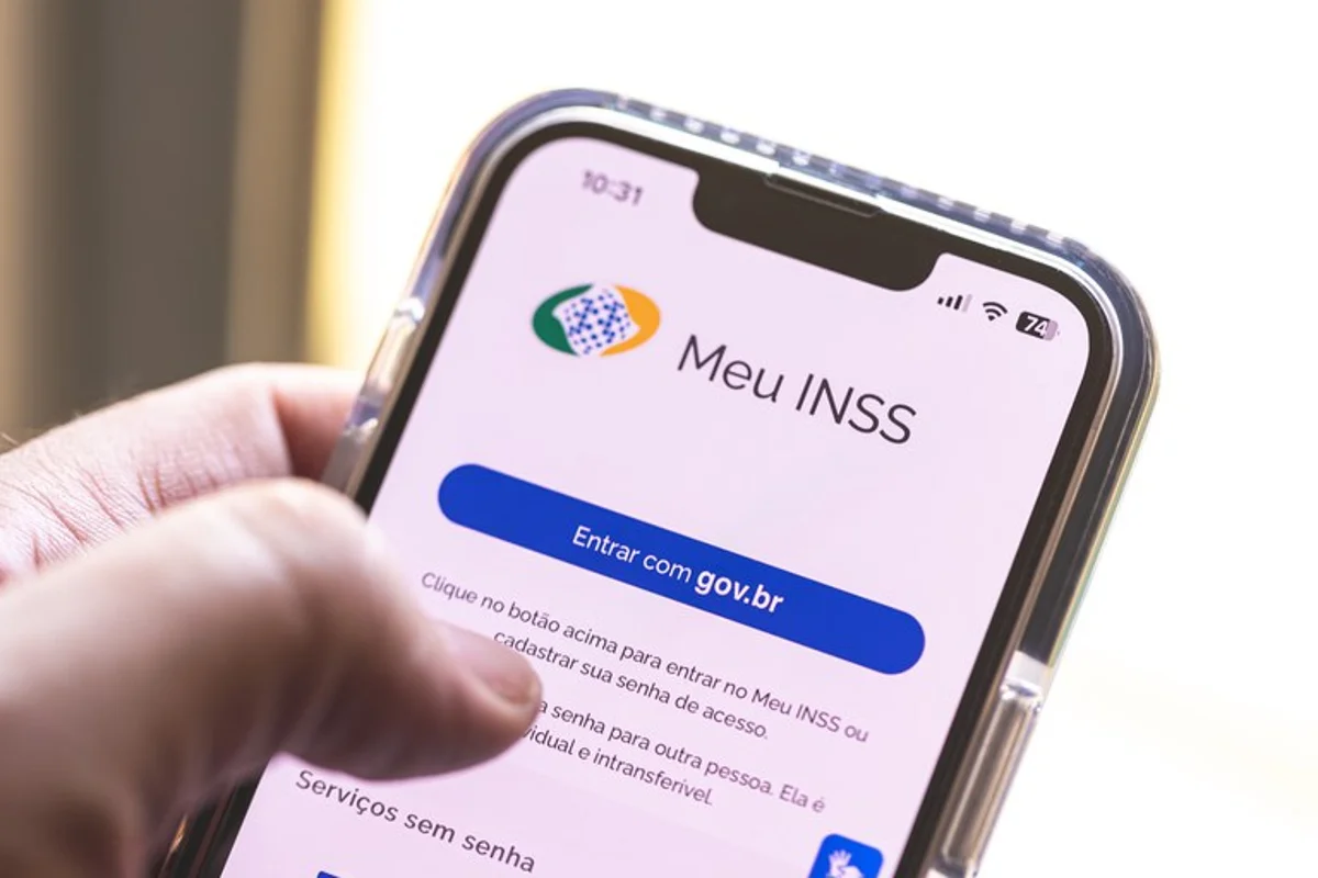 Tela do Meu INSS mostrando a opção de login para consultar aposentadoria e benefícios.