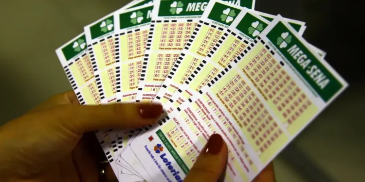 Apostas da Mega-Sena sendo exibidas antes do sorteio