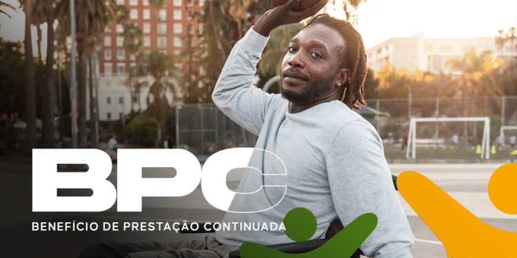 Homem sorrindo e praticando basquete em cadeira de rodas, simbolizando o acesso ao BPC e reavaliações.