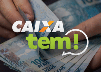 Imagem ilustrativa do Caixa Tem, com uma pessoa segurando notas de R$ 100 e logo da plataforma em destaque.