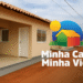 Imagem de casas do programa Minha Casa Minha Vida com o logo do programa em destaque, representando a oportunidade de conquistar um lar.