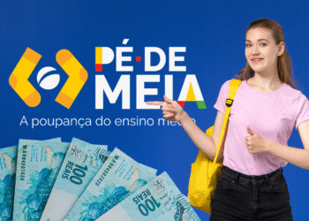 Estudante mostrando apoio ao Pé-de-Meia com cédulas de 100 reais ao fundo