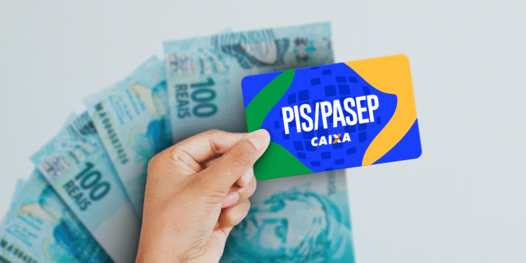 Pessoas em uma fila com o sol atrás delas, representando o ato de esperar para sacar um benefício financeiro como o PIS/Pasep.