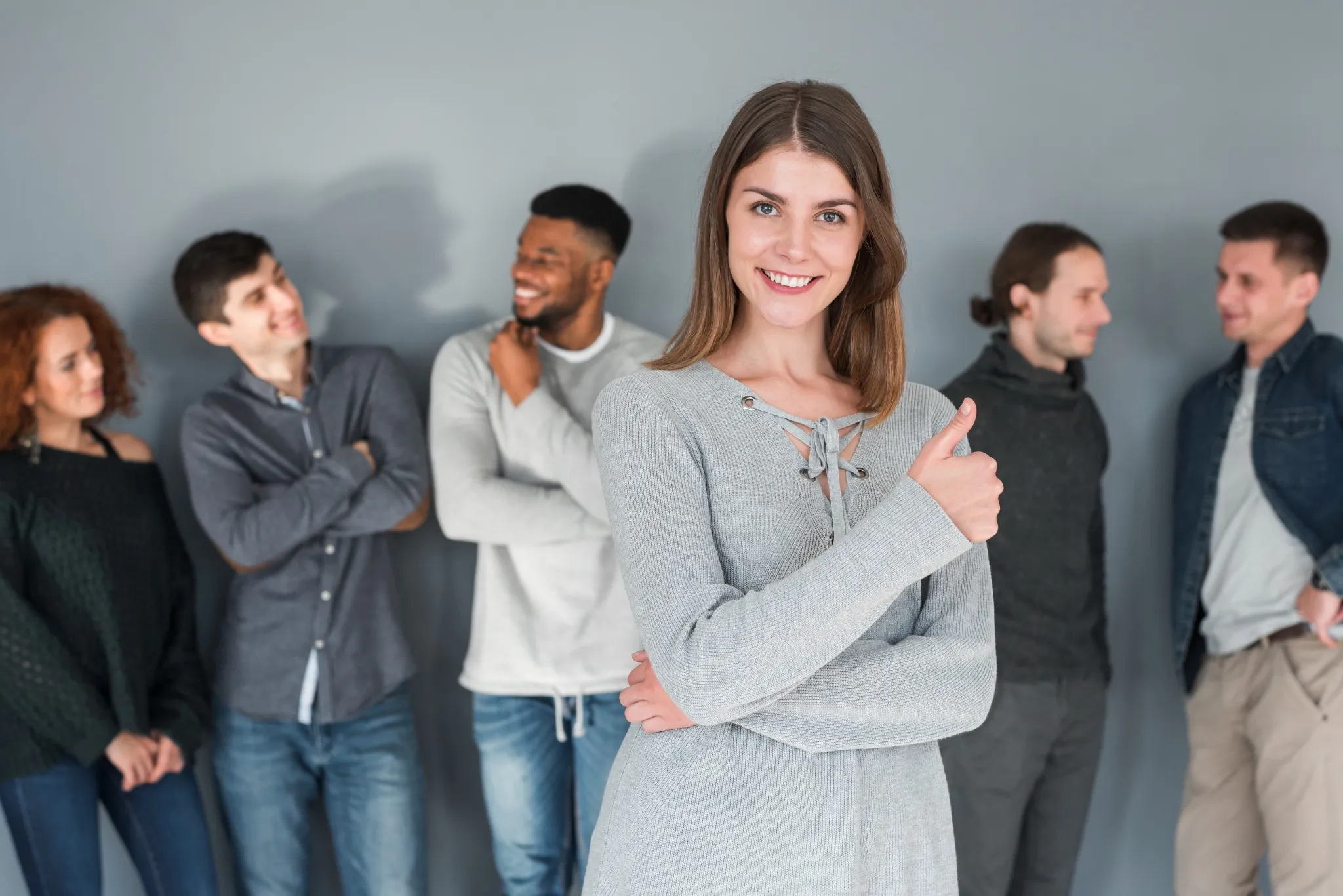 Grupo de pessoas representando diversidade, simbolizando a inclusão de diferentes grupos no mercado de trabalho através do CadÚnico