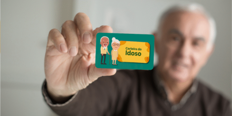 Imagem de um idoso segurando a Carteira do Idoso, destacando o acesso a benefícios para idosos no Brasil.