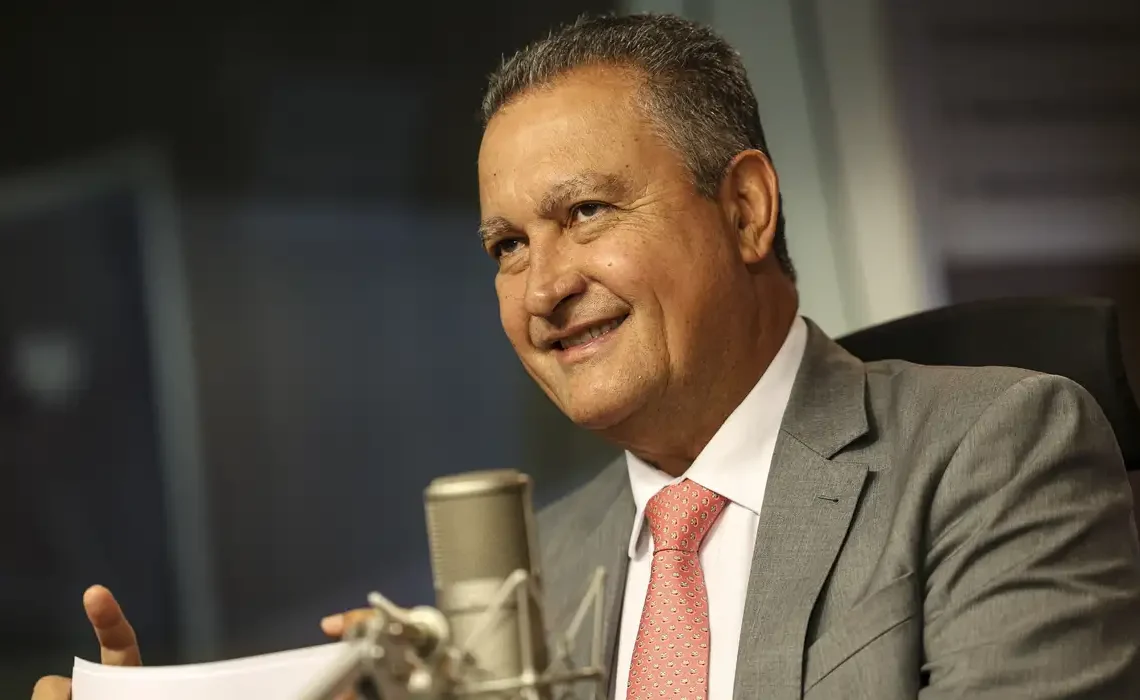 Ministro Rui Costa durante participação no programa Bom Dia, Ministro, da EBC, anunciando a reformulação do Auxílio Gás
